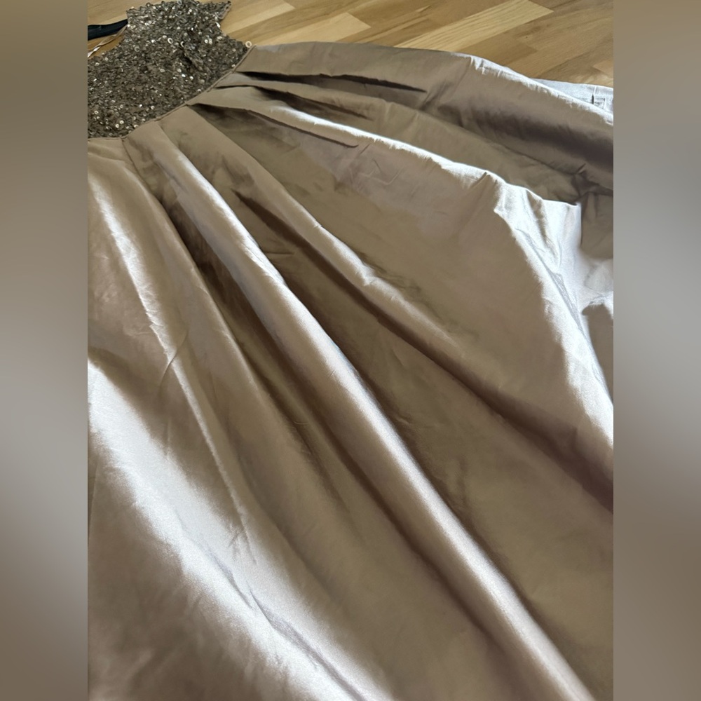 Adrianna Papell Sequin Bodice Taffeta Ballgown Size 4 - Picture 4 of 7